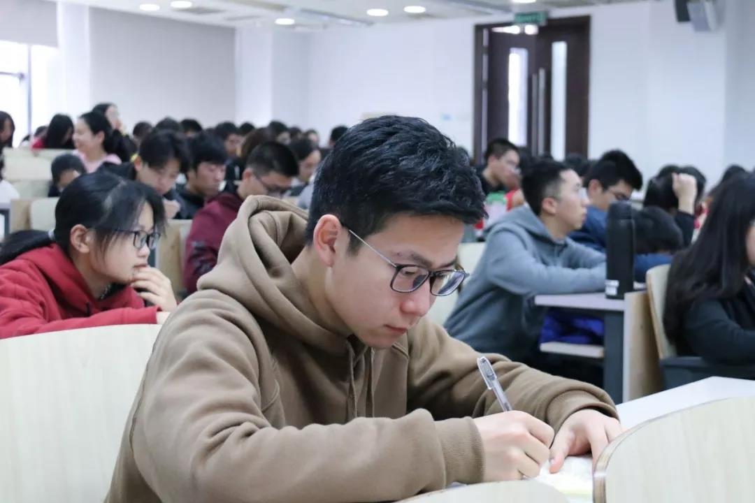 中国2019年新生人口_...2020年 426.52?-表情 二孩 政策出炉内情 中国未来人口超不(2)